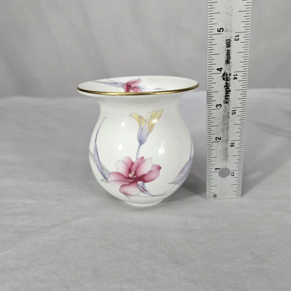 Mikasa Gold Trim Small Bud Vase Flowers  Blue Pink Floral Bone Chi CAE02 4